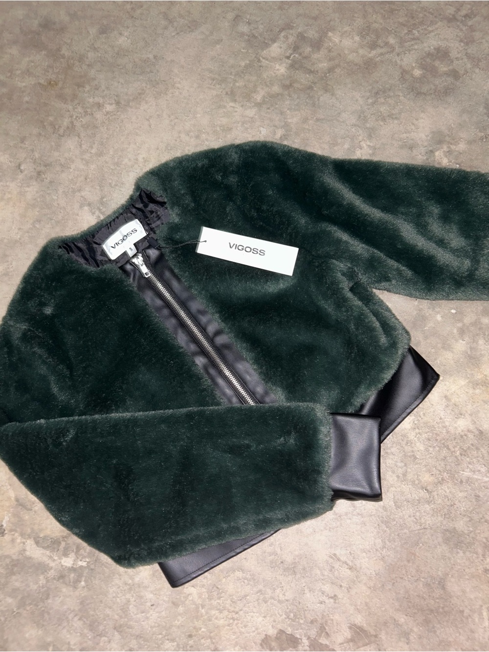 NWT Vigoss Cropped Fur Bomber